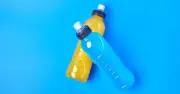 Coca Cola, Gatorade và startup đua nhau bán muối, biến nước điện giải thành 'cà phê mới'