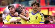 Courtois ôm động viên Lammens sau sai lầm ở tứ kết World Cup 2026