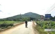 CSGT Thanh Hóa yêu cầu dừng xe quá tải qua cầu 13 tấn