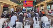 CSGT TP.HCM gặp chủ quán nhậu, vận động nhắc khách không lái xe sau khi uống rượu bia