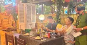 CSGT TP.HCM vào tận quán nhậu tuyên truyền 'Đã uống rượu bia - Không lái xe'
