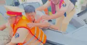 CSGT Vĩnh Long cứu sống người đàn ông nhảy cầu Mỹ Thuận tự tử