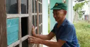 Cựu chiến binh ung thư gan xin ngừng điều trị để nuôi 3 cháu nội mồ côi