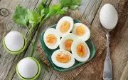 Cầu thủ bóng chày Mỹ ăn 30 quả trứng sống mỗi ngày để tăng cơ