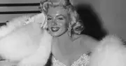 Cuốn tiểu sử mới hé lộ bi kịch cha con của Marilyn Monroe