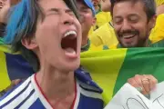 CĐV Nhật gào khóc giữa CĐV Brazil gây sốt: Sự thật là dàn dựng