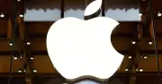 Dù chậm chân trong AI, Apple vẫn đạt vốn hóa 5.000 tỷ USD