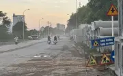 Dự án X2 Kim Chung: Thi công lấn vỉa hè, bụi bẩn kéo dài, người dân bức xúc