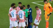 Dembélé gây bất ngờ trên chấm 11m, Mbappe hạ gục Paraguay