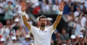 Djokovic thắng Safiullin, lập kỷ lục 106 trận thắng Wimbledon