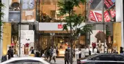 Fast Retailing nâng dự báo doanh thu, sắp vượt H&M lần đầu tiên