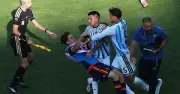 FIFA bất ngờ xóa thẻ đỏ của Paredes, mở cuộc điều tra vụ ẩu đả chung kết World Cup 2026