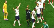 FIFA treo giò Quansah 2 trận, tuyển Anh khủng hoảng hậu vệ phải trước tứ kết