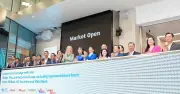 FTSE 100 tăng 1,24%, bà Nguyễn Thị Phương Thảo khai phiên LSE