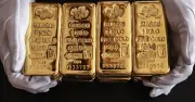 Giá vàng lao dốc 8 tháng, quỹ vàng lớn nhất thế giới án binh bất động