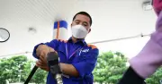 Giá xăng dầu hôm nay 13/7: Thế giới tăng, trong nước giữ mức thấp