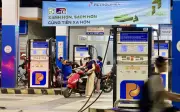 Giá xăng dầu trong nước tăng mạnh, có loại tăng gần 2.000 đồng/lít