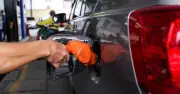 Giá xăng E10 tăng 1.420 đồng, dầu diesel tăng 1.860 đồng