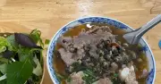 Giá xăng giảm nhưng bát phở, suất cơm chưa hạ: Vì sao?