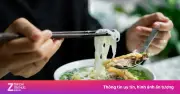 Giá xăng giảm nhưng giá phở, cà phê chưa hạ: Vì sao?