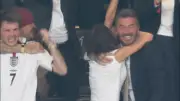 Gia đình Beckham vỡ òa cảm xúc khi tuyển Anh ghi bàn ở bán kết World Cup 2026