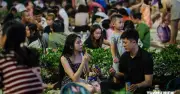 Gia đình thời số: Giữ thuần phong mỹ tục trước 'bức tường kính' công nghệ