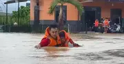 Giải cứu 16 người mắc kẹt trong ngập lụt tại Bảo Lộc