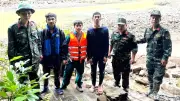 Giải cứu thành công người mắc kẹt trên cồn nổi giữa sông Đồng Nai