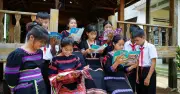 Giúp học sinh dân tộc thiểu số vươn xa hơn