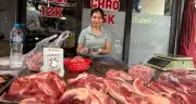 Hộ kinh doanh giết mổ gia súc, gia cầm bán thịt tươi sống chịu thuế thế nào?