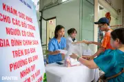 Hà Nội: Hàng nghìn người dân đi khám sức khỏe miễn phí ngày đầu tiên