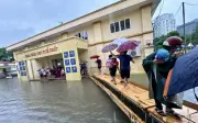 Hà Nội yêu cầu ứng phó khẩn sau lệnh xả đáy hồ thủy điện Hòa Bình