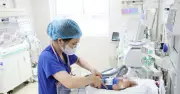 Hạ thân nhiệt xuống 33,5 độ C cứu trẻ sơ sinh bị ngạt nguy kịch