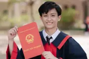 Hai thủ khoa tỉnh Vĩnh Long: Nam sinh đạt 2 điểm 10, nữ sinh khối B xuất sắc