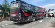 Hai xe khách va chạm trên quốc lộ 1, phụ xe mắc kẹt trong ca bin tử vong