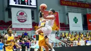 Hanoi Buffaloes hạ Nha Trang Dolphins 92-89, giữ vững ngôi đầu