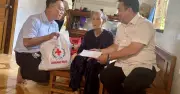 Hội Nhà báo và Hội Chữ thập đỏ Khánh Hòa trao 30 suất quà tri ân gia đình chính sách