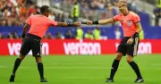 HLV Pháp Deschamps nghi ngờ năng lực trọng tài Ivan Barton ở bán kết World Cup 2026