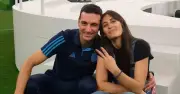 HLV Scaloni bật khóc gặp vợ con sau khi Argentina vào chung kết World Cup 2026
