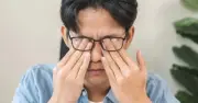 Hàng nghìn con rận ký sinh trên mi mắt người đàn ông Trung Quốc