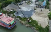 Hưng Yên: Trạm trộn bê tông trái phép tái xuất sau khi bị tháo dỡ