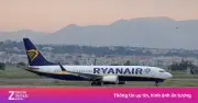 Hành khách bị hút qua cửa sổ máy bay Ryanair khởi hành từ Hy Lạp