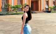 Hoa hậu Hà Trúc Linh khoe dáng thanh mảnh với phong cách tối giản tại tháp Chăm