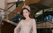 Hoa hậu Lê Hoàng Phương khoe dáng đồng hồ cát gây sốt mạng xã hội