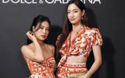 Hoàng Thùy Linh và Lương Thùy Linh hội ngộ tại sự kiện Dolce & Gabbana 2026