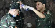 Đại tướng Nguyễn Trọng Nghĩa động viên các đội K tìm hài cốt liệt sĩ