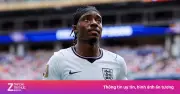 Ibrahimovic chỉ trích Madueke: 'Tuyển Anh đá như chấp người'