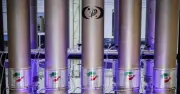 Iran cảnh báo hậu quả nếu cơ sở hạt nhân bị tấn công, Mỹ đối mặt thiếu hụt dược phẩm