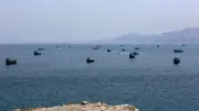 Iran tuyên bố kiểm soát eo biển Hormuz, Mỹ bác bỏ