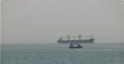 Iran tuyên bố đóng cửa eo biển Hormuz sau vụ hai tàu chở dầu bốc cháy